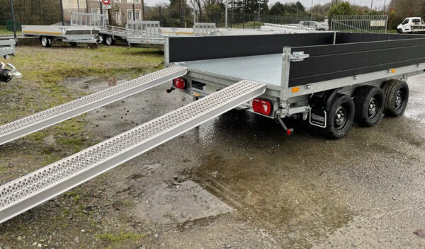 002.jpg Saris K3 406 x 204 drieassige kipperoplegger, 3500 kg, met remmen en bladveerophanging