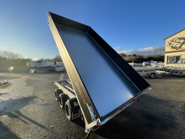 0022.jpg Saris K3 406 x 204 drieassige kipperoplegger, 3500 kg, met remmen en bladveerophanging