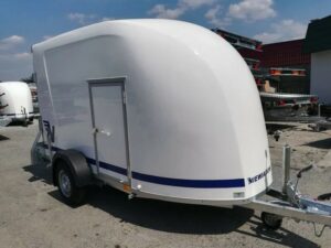 004.jpg Polyester transportbox uit Niewiadów met zijdeur en laadklep.