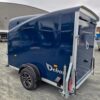 0100.jpg Blauwe Debon Cargo 1300 Pullman-aanhanger met vering en zijdeur