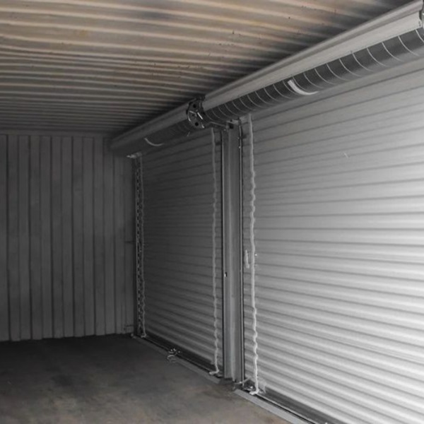 53333.jpg 20-voets container met 2 sectionaaldeuren