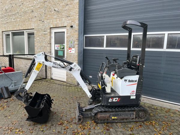 Bobcat-2.png Bobcat E10Z minigraver +/- 1525 draaiuren
