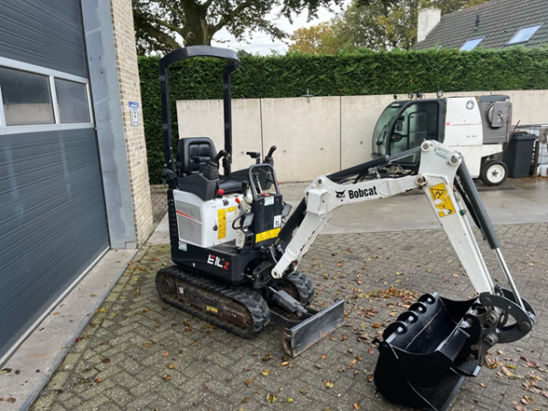 Bobcat-3.png Bobcat E10Z minigraver +/- 1525 draaiuren