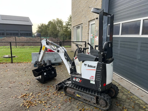 Bobcat-5.png Bobcat E10Z minigraver +/- 1525 draaiuren