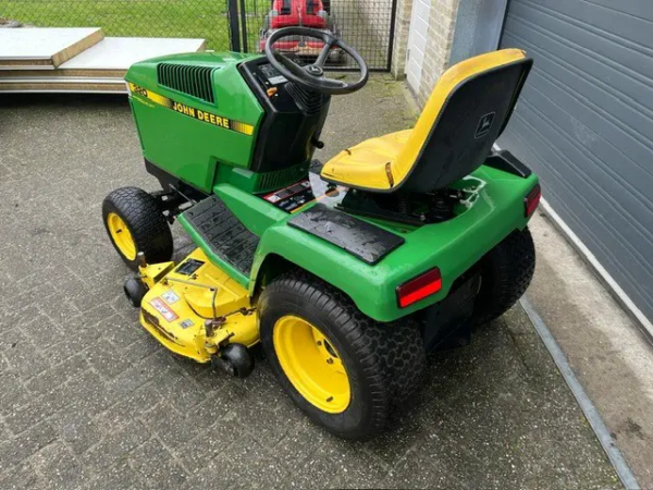 Foto-4-1.png John Deere 320 zitmaaier