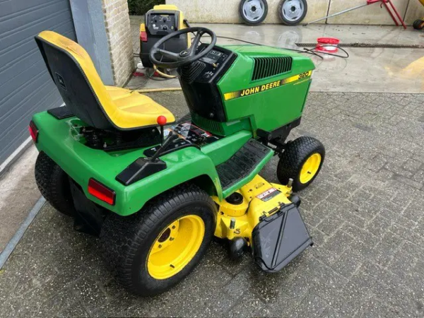 Foto-6.png John Deere 320 zitmaaier
